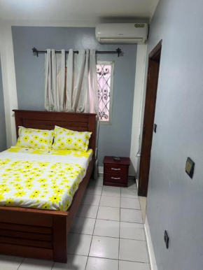 Makepe Villa, Via Carrefour Patrick Mboma